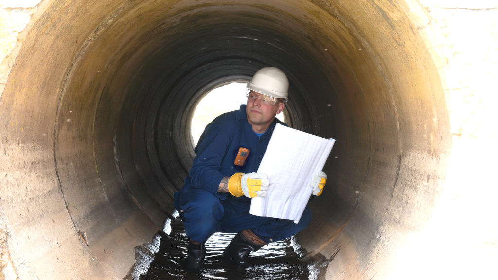 Survey working in confined space using the MGT confined space gas detector